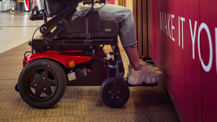 Kom närmare med centermonterat benstöd